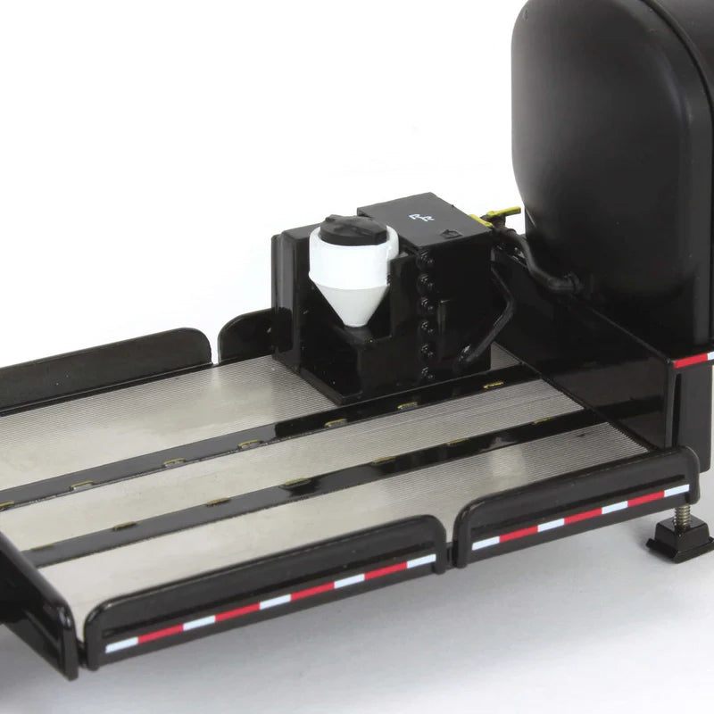 1/64 RoadRuner Manufacturing Model 4000 Sprayer Trailer